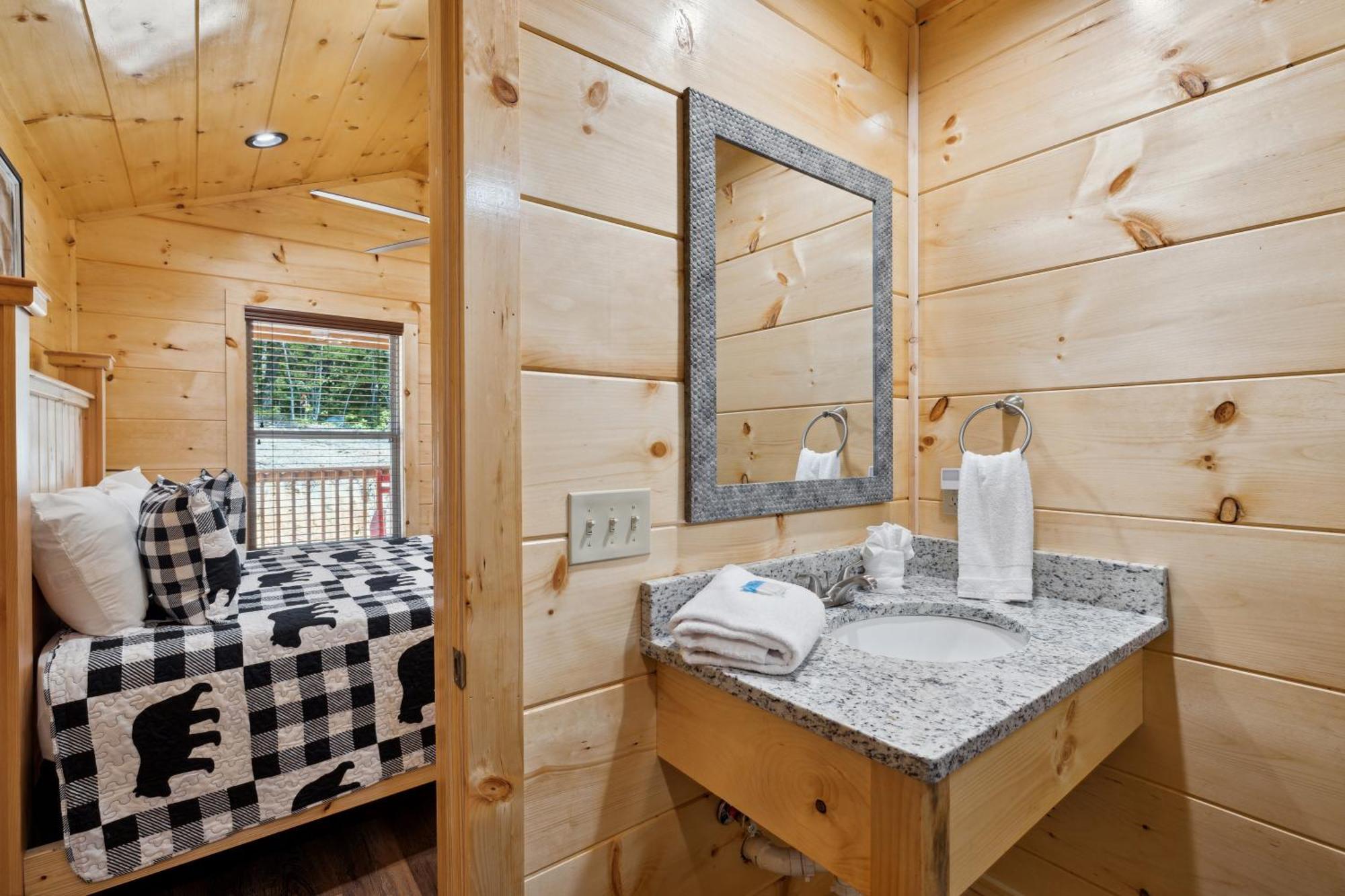 The 3 Bears Is A Newly Built 3 Bedroom Cabin Only 3 Minutes From The Parkway! Pigeon Forge Exterior photo